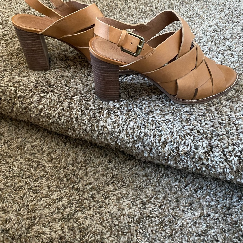Madewell leather weave style sandals. Tan. Size 9.5.